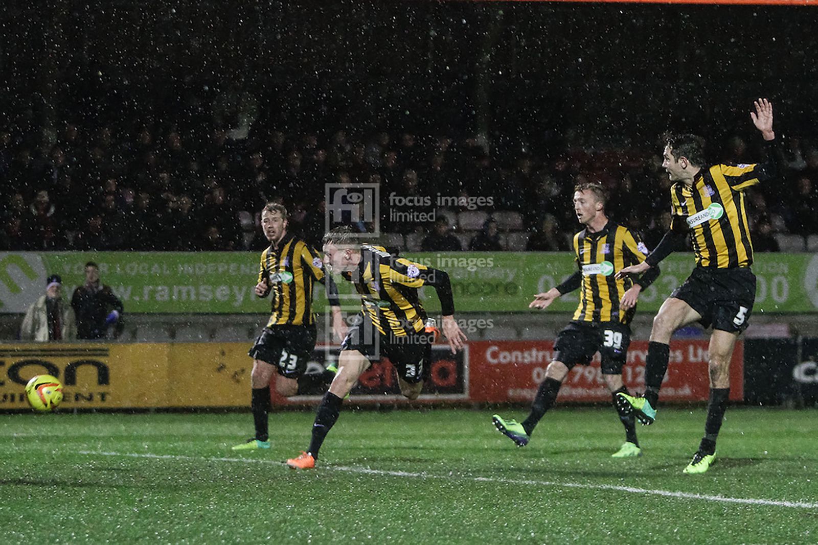 Southend go close in the dying moments