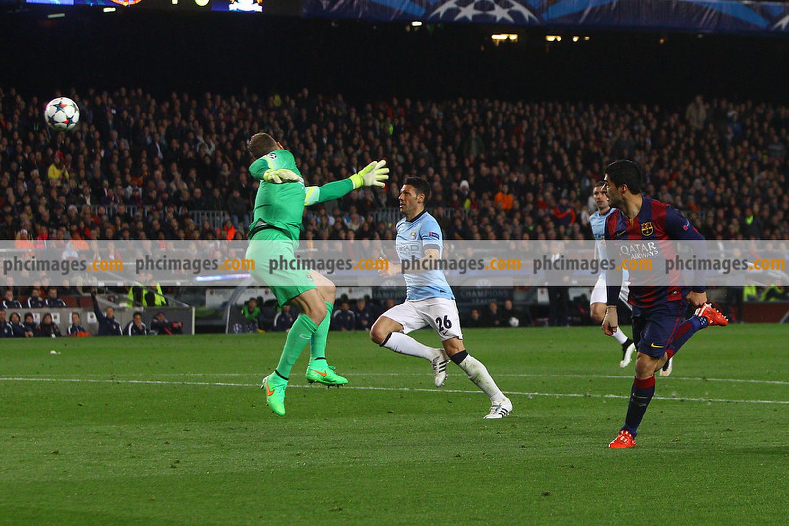 Suarez lobs Hart but cannot convert