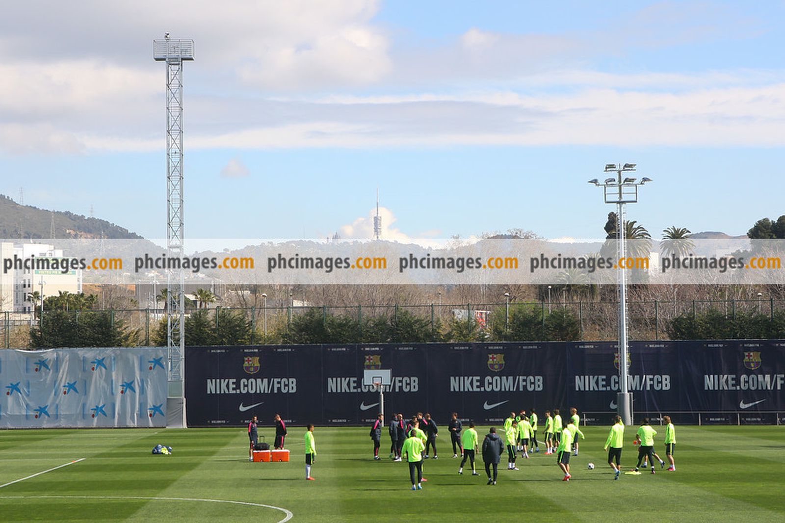 Barcelona players train