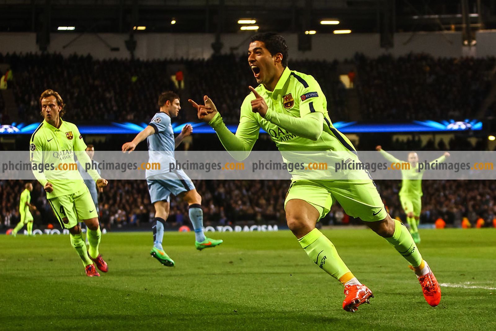 Suarez celebrates after putting Barca 1-0 up