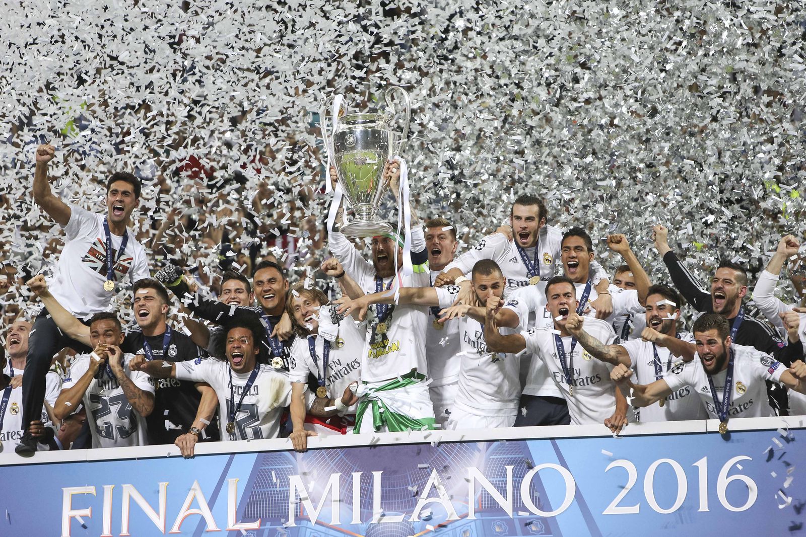 Often confetti can ruin a trophy photo but in this case it hid a messy background and made for a nice photo. (200mm, ISO3200, 1/1000th, f3.5)