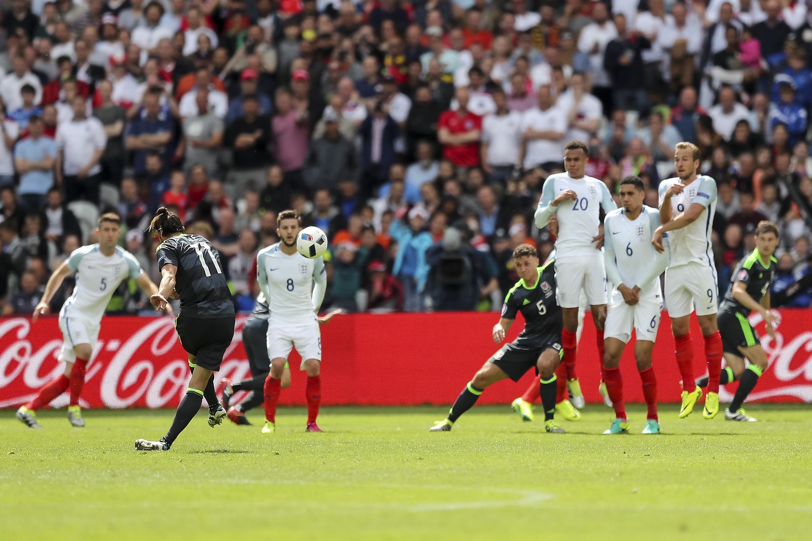 Gareth Bale scores a free kick