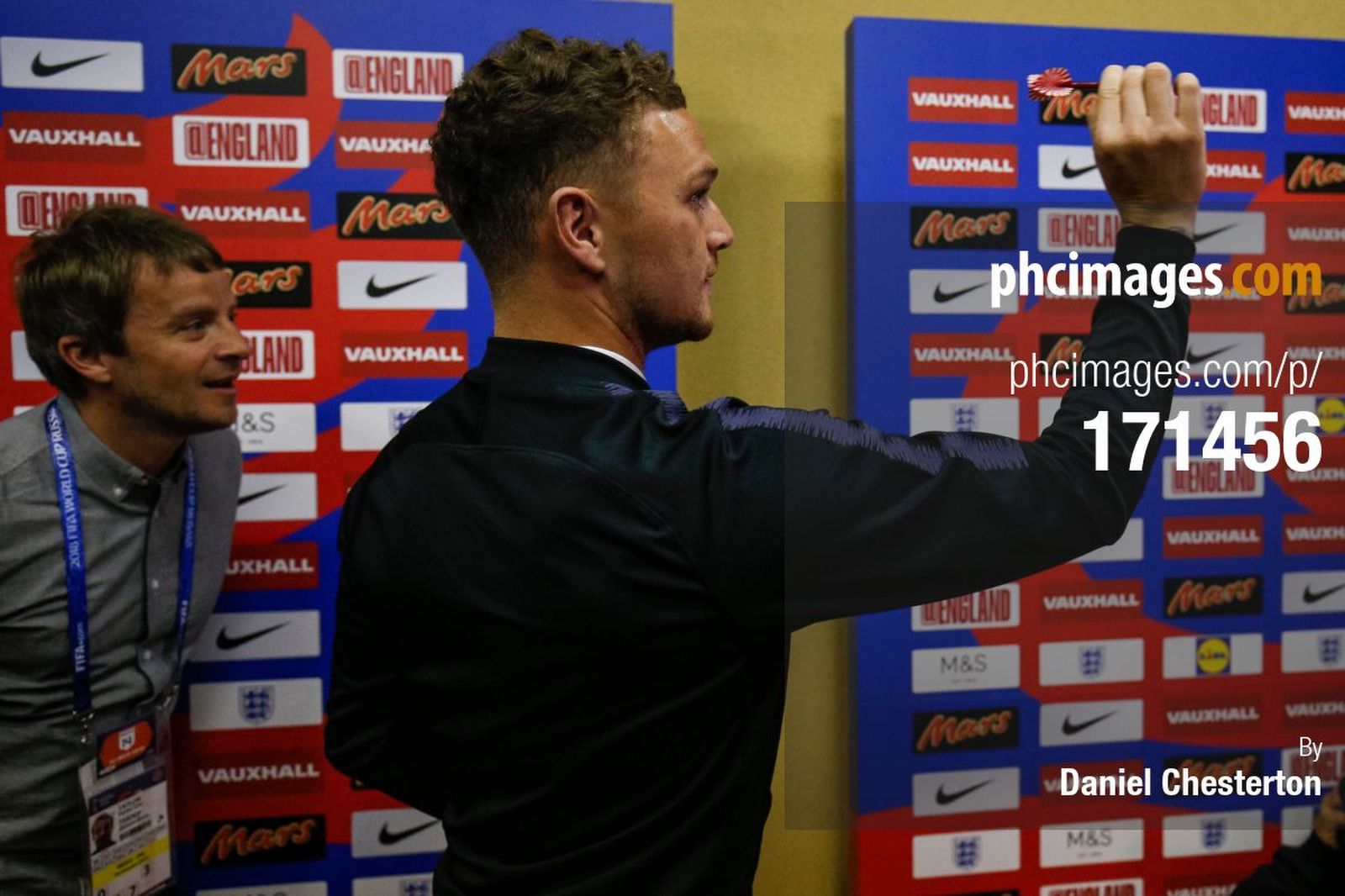 Kieran Trippier loses to the Guardian’s Daniel Taylor in the daily Players v Media darts tournament