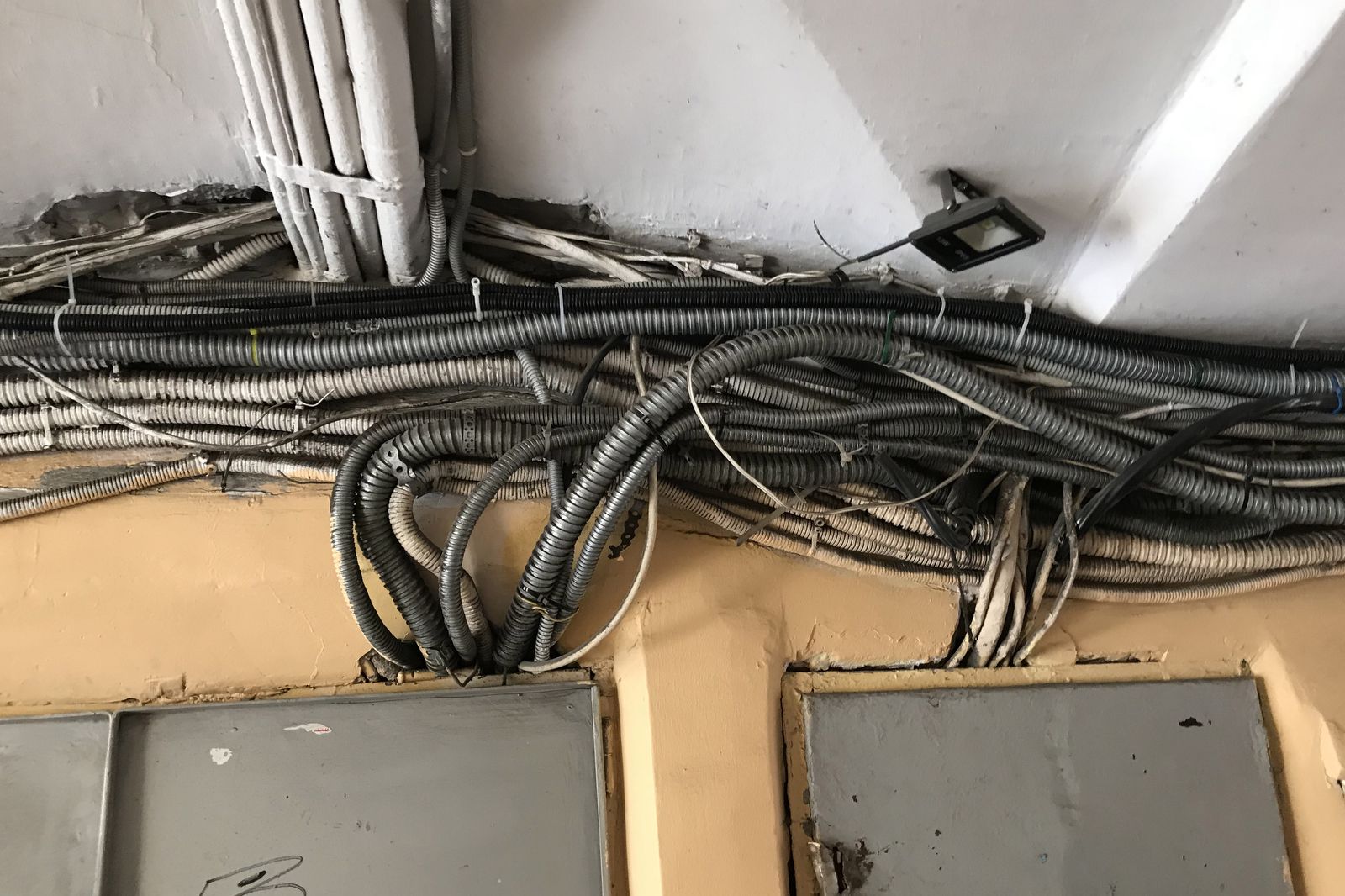 Some ‘interesting’ electrical work at our hotel