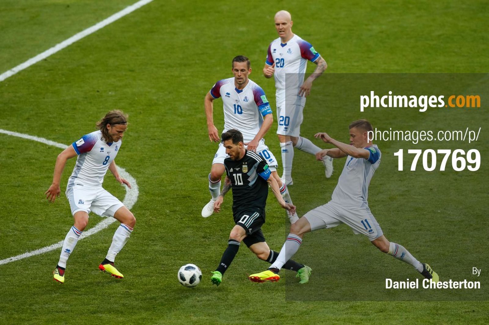 Lionel Messi is surrounded by Icelandics, again