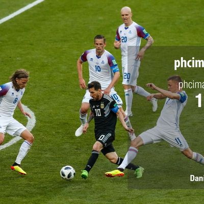 Lionel Messi is surrounded by Icelandics