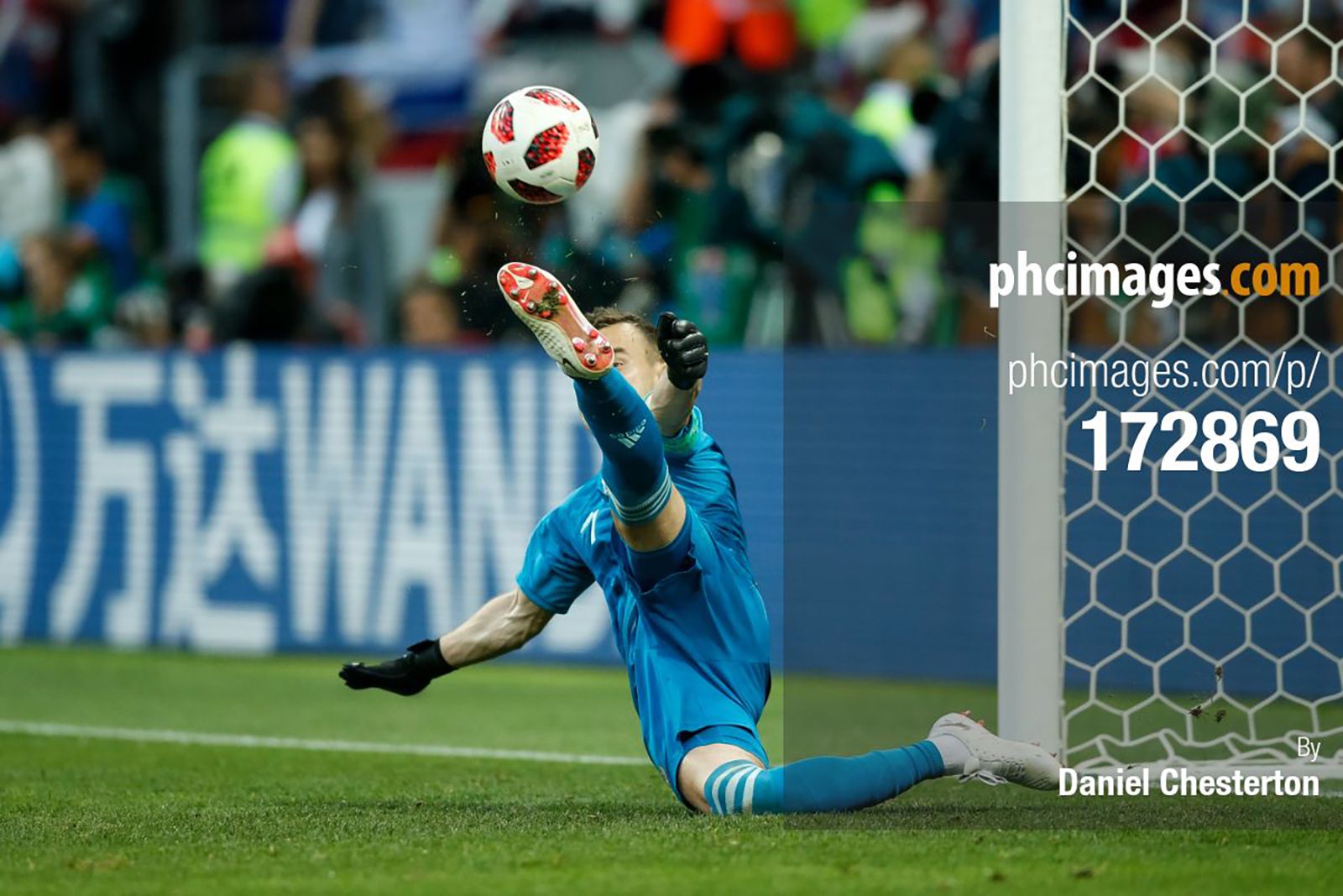 Igor Akinfeev saves the decisive penalty
