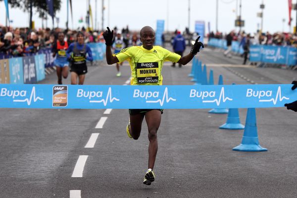Stephen Mokoka wins the Great South Run 2012