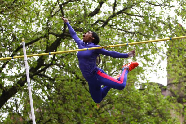 Cuba's Yarisley Silva clears 4.30 to win the Women's Pole Vault at the 2015 Great CityGames Manchester