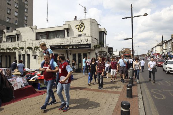 Fans make their way past The Queen's pub
